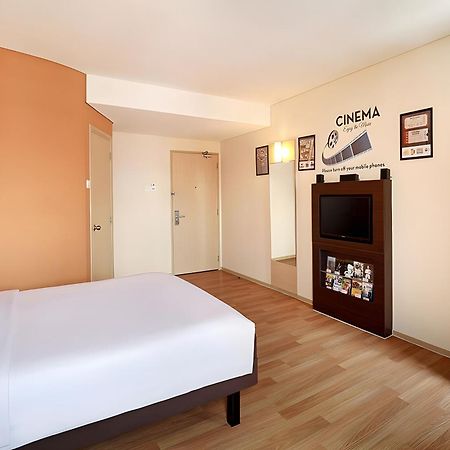 Ibis Jakarta Harmoni Екстер'єр фото