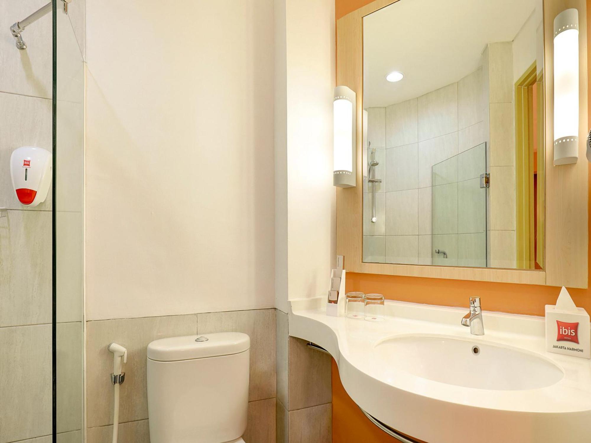 Ibis Jakarta Harmoni Екстер'єр фото