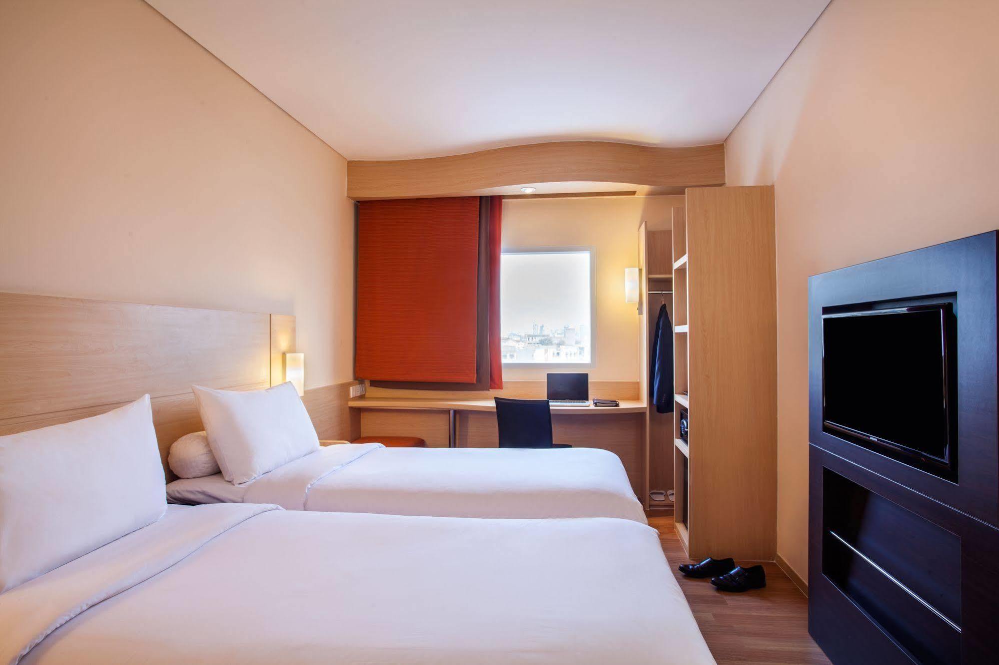 Ibis Jakarta Harmoni Екстер'єр фото