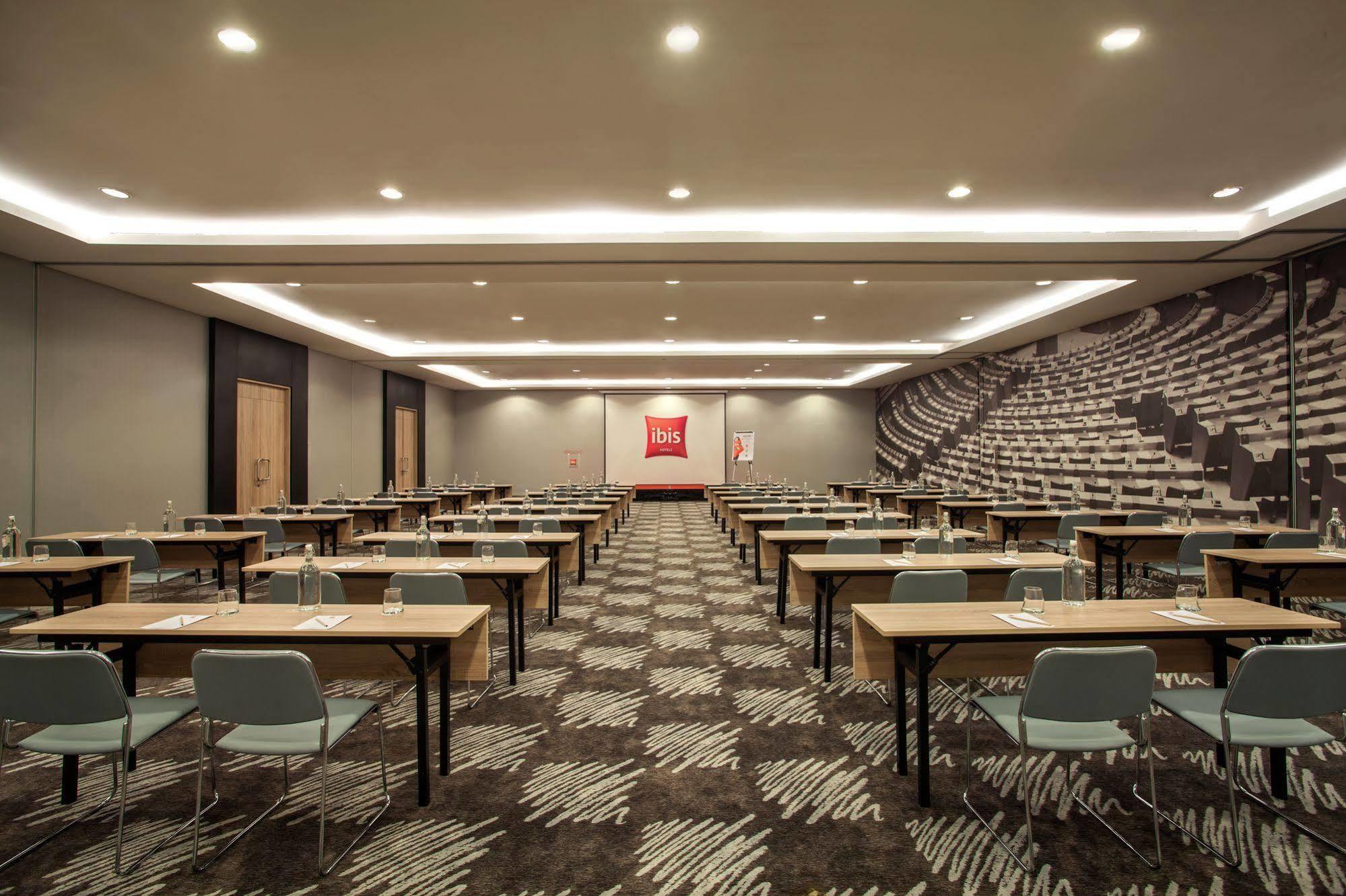 Ibis Jakarta Harmoni Екстер'єр фото