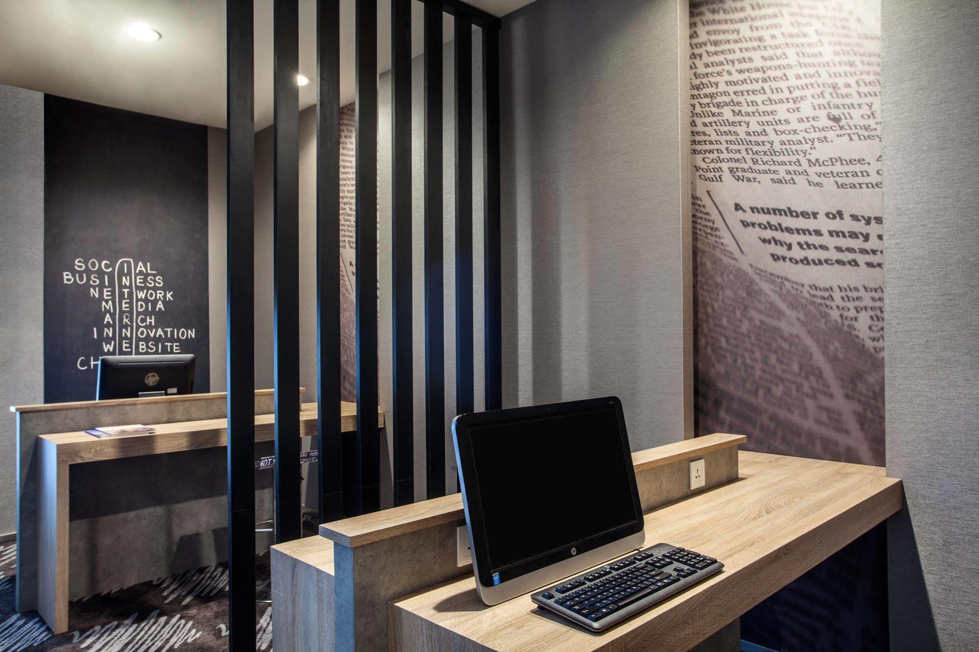 Ibis Jakarta Harmoni Екстер'єр фото